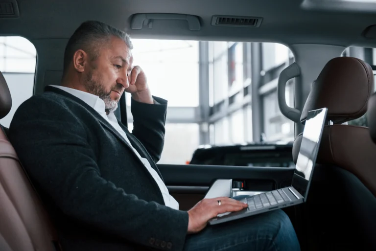 Ghidul complet pentru un transfer de la aeroport fără stres: De ce să alegi serviciile premium?
